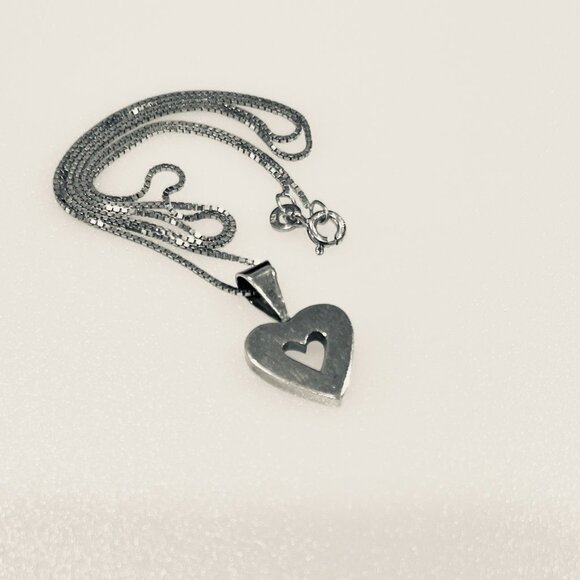 925 Sterling Silver Heart Necklace Cutout Heart Pendant on Sterling Box Chain - Picture 3 of 11